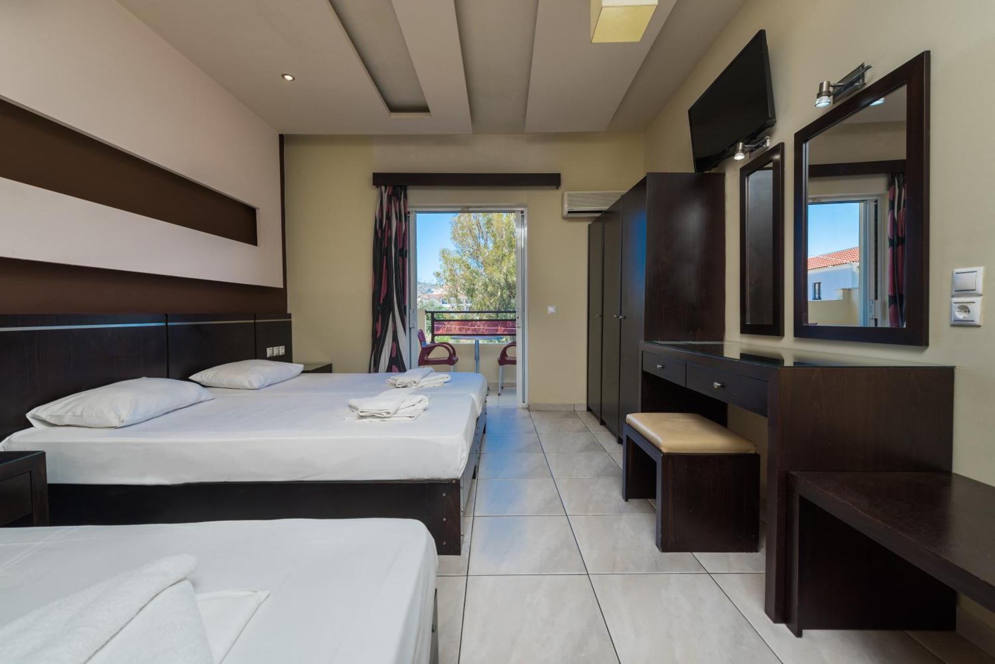 Canadian Hotel Laganas Eksteriør billede