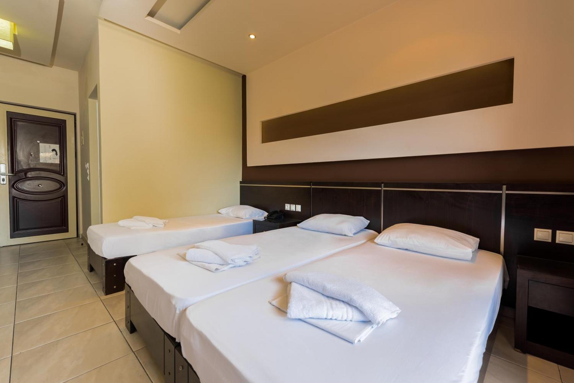 Canadian Hotel Laganas Eksteriør billede