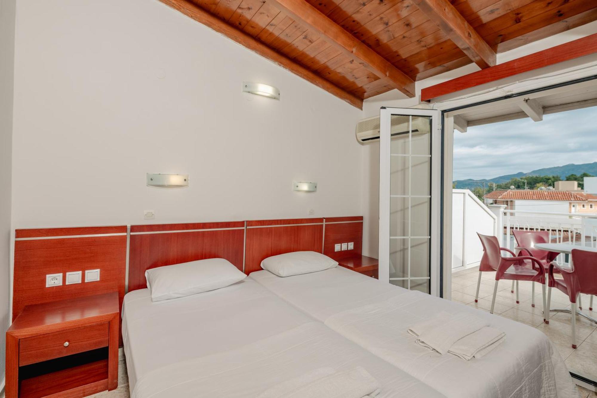 Canadian Hotel Laganas Eksteriør billede